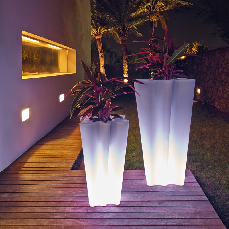 BYE-BYE/light-up-design-planters-byebye-harryycamila-vondom_2_.jpg
