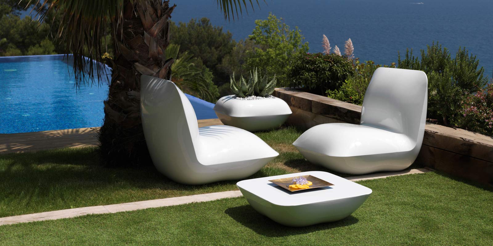PILLOW/luxury-outdoor-design-furniture-loungechair-armchair-puff-table-pot-pillow-stefanogiovannoni-vondom_3_.jpg