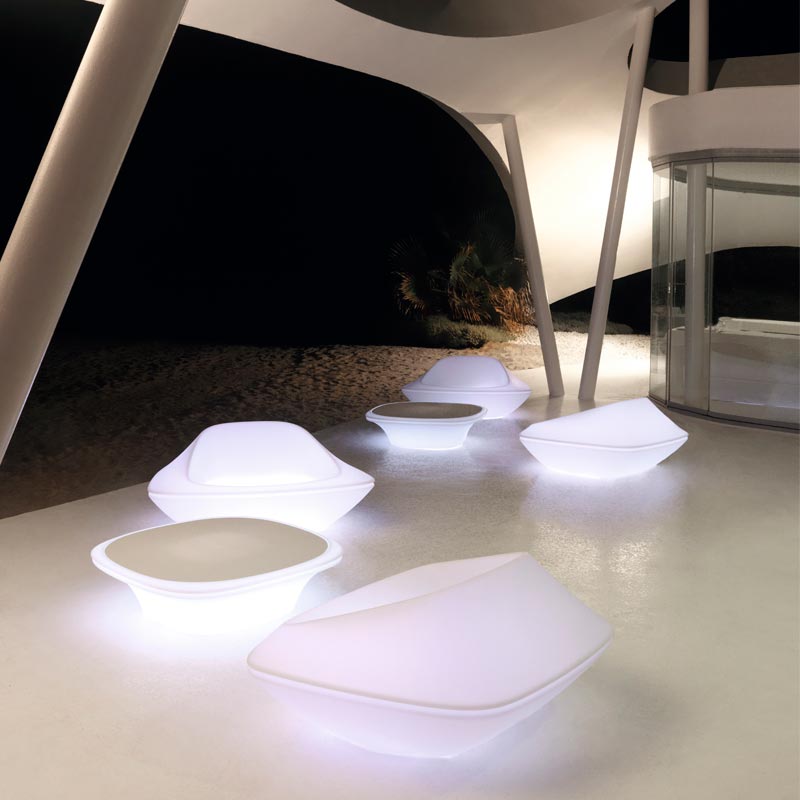 UFO/exclusive-outdoor-furniture-light-up-furnitre-loungechair-coffeetable-ufo-ora-ito_3_.jpg