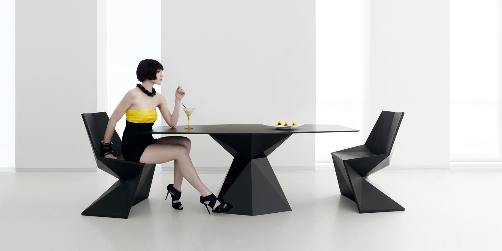 VERTEX/exclusive-outdoor-design-furniture-table-chair-dinigtable-vertex-karimrashid-vondom_3_.jpg