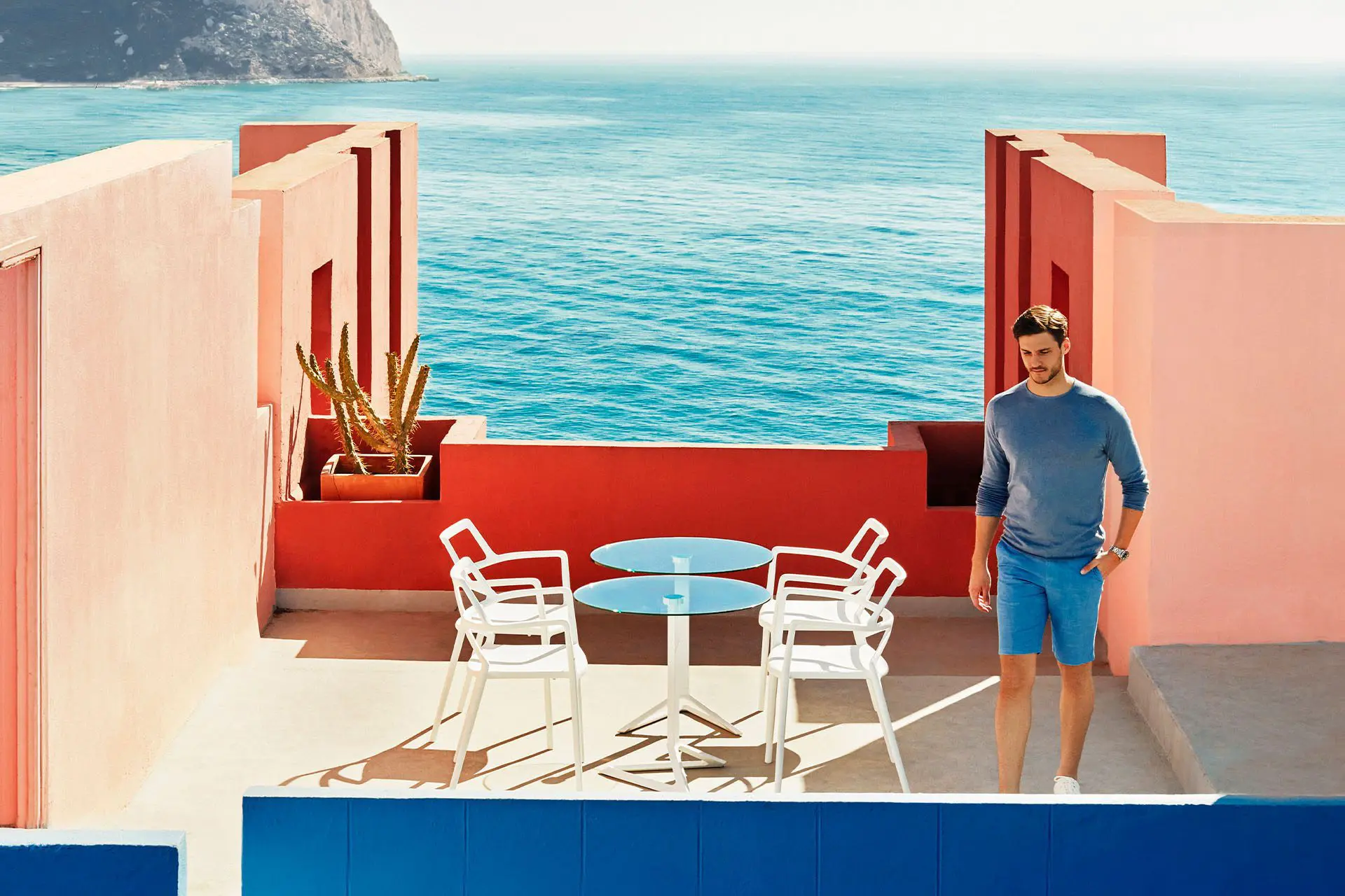 Delta table and chairs design by Jorge Pensi Vondom