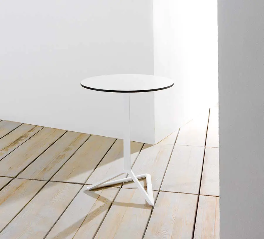Delta table designed by Jorge Pensi Vondom