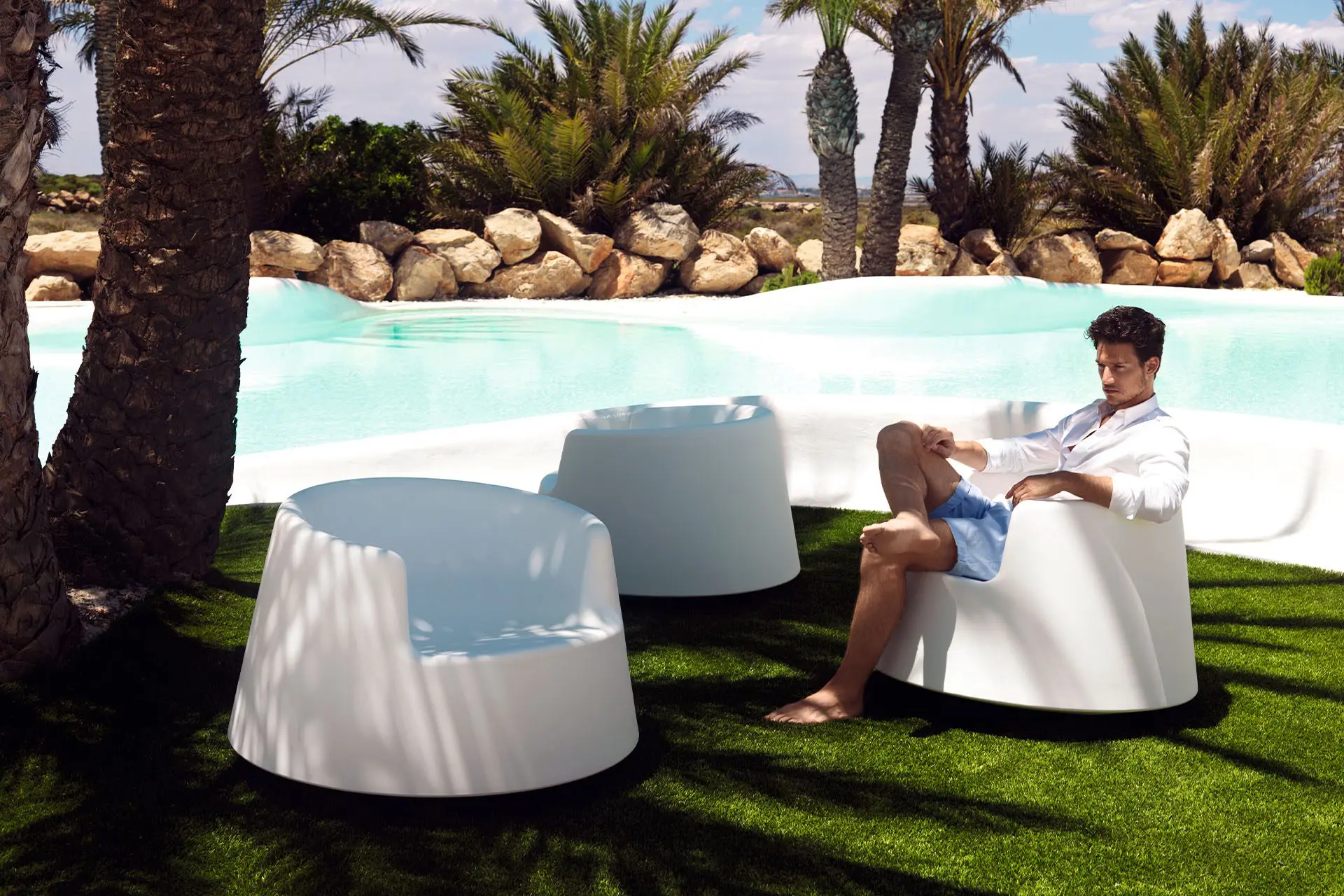 Roulette outdoor loungechair by Eero Aarnio Vondom