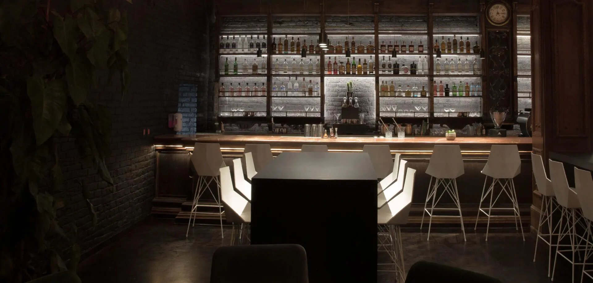 Contract furniture for restaurants Faz stools by Vondom