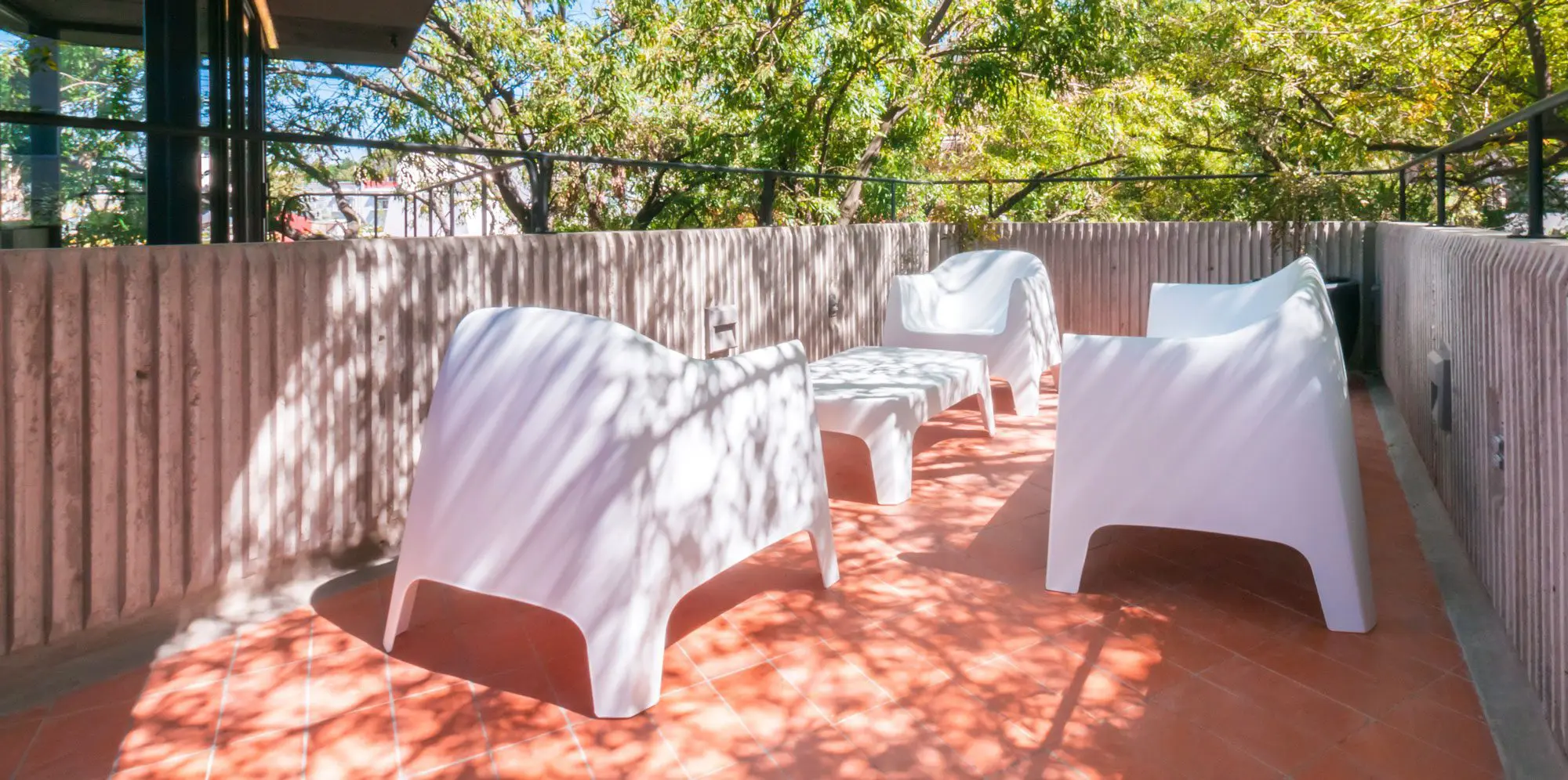 Outdoor furniture: armchairs and table Solid, hospitality furniture by Vondom