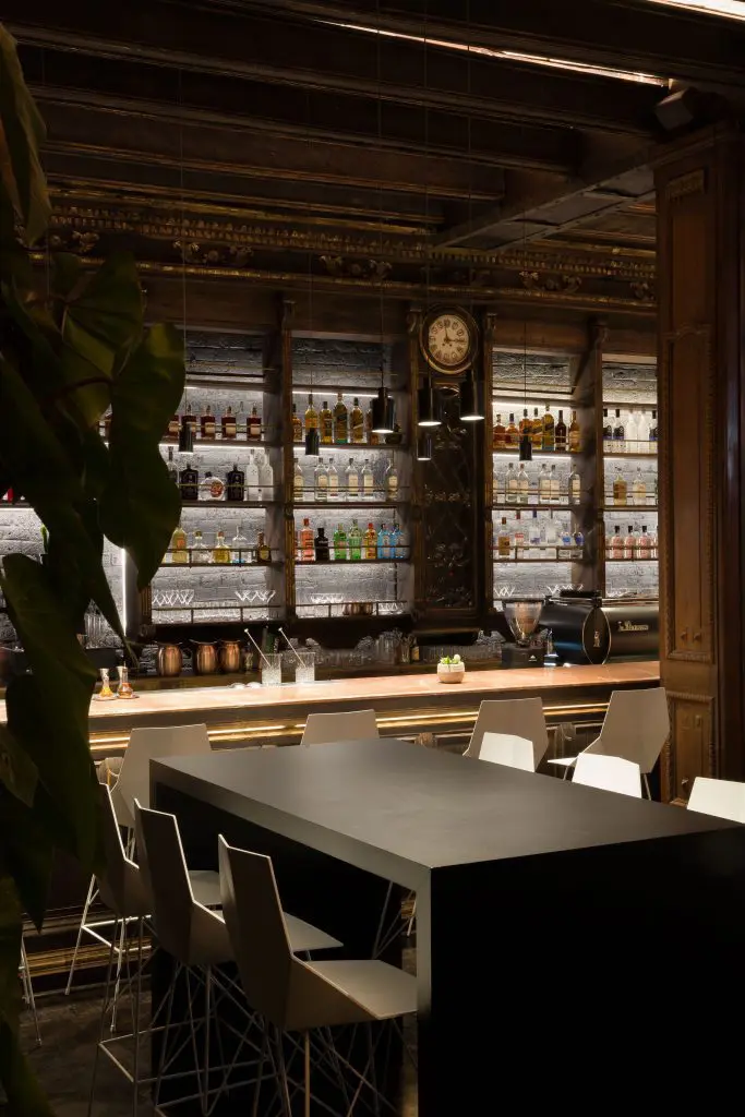 Contract furniture for restaurants Vertex by Vondom