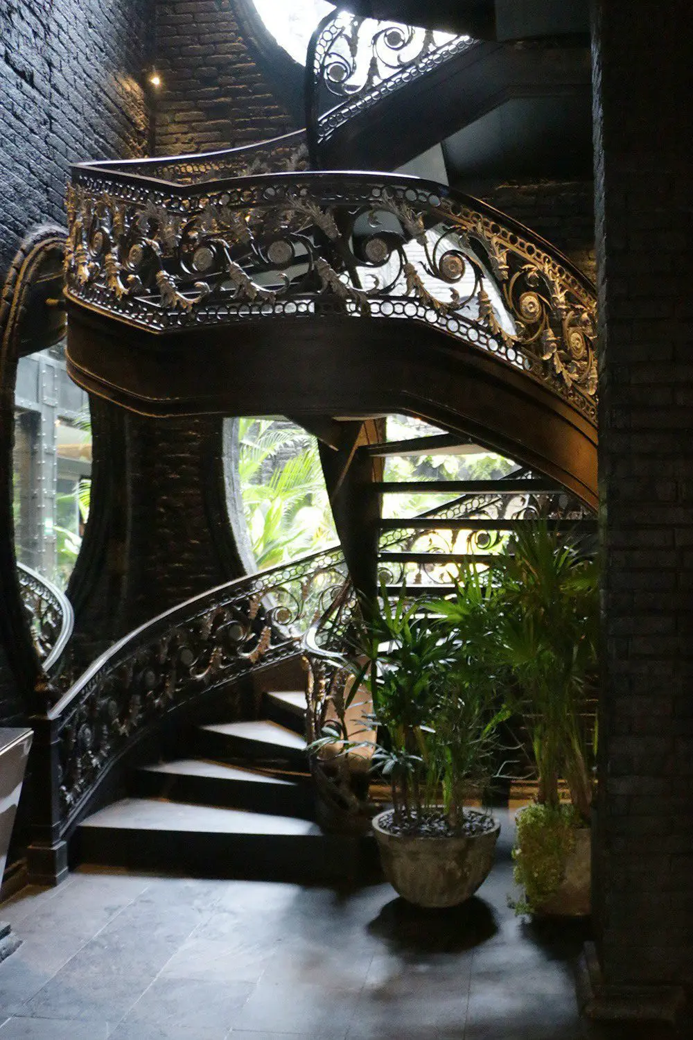 Contract furniture for restaurants Vertex by Vondom