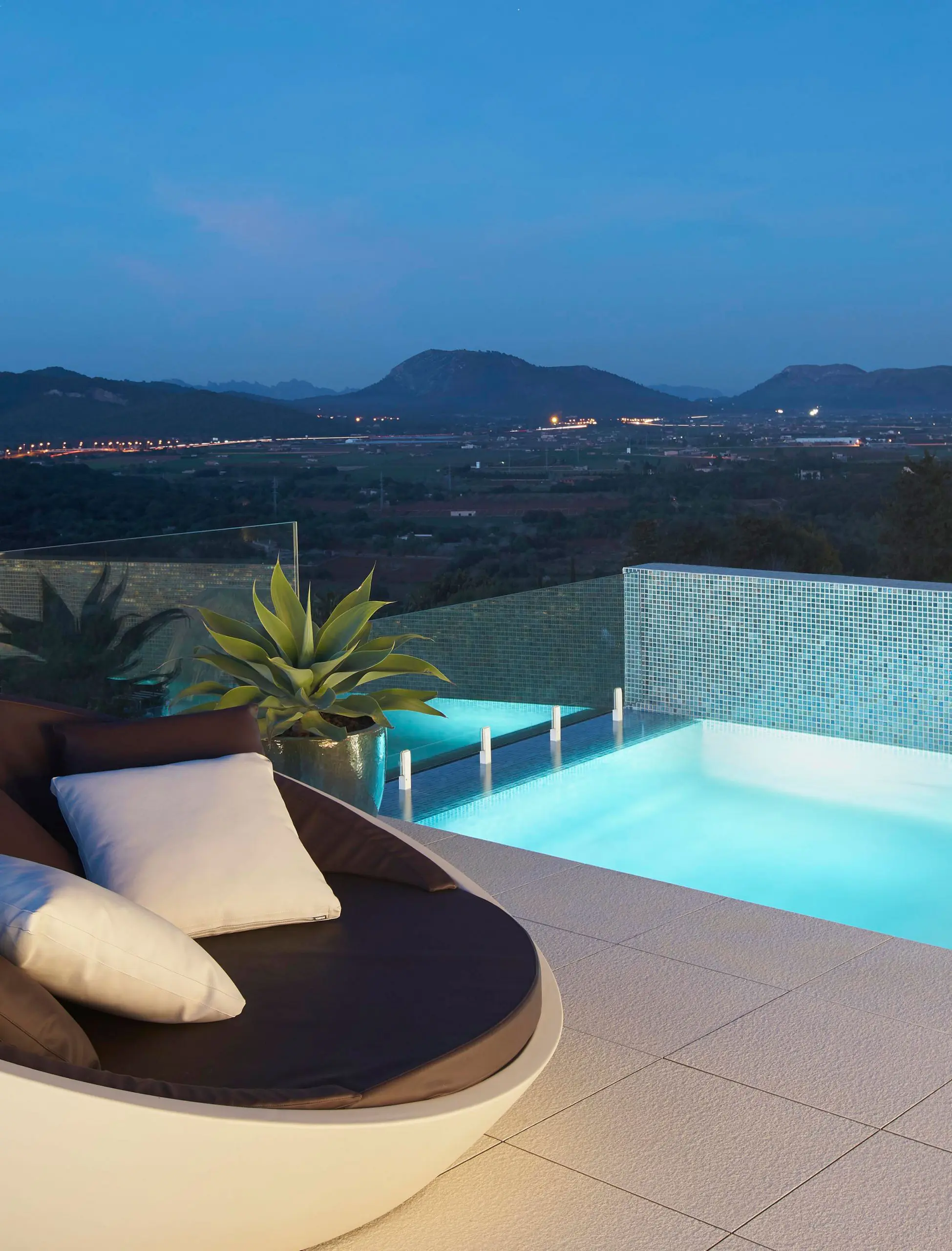 Luxury furniture Ulm daybed by Vondom