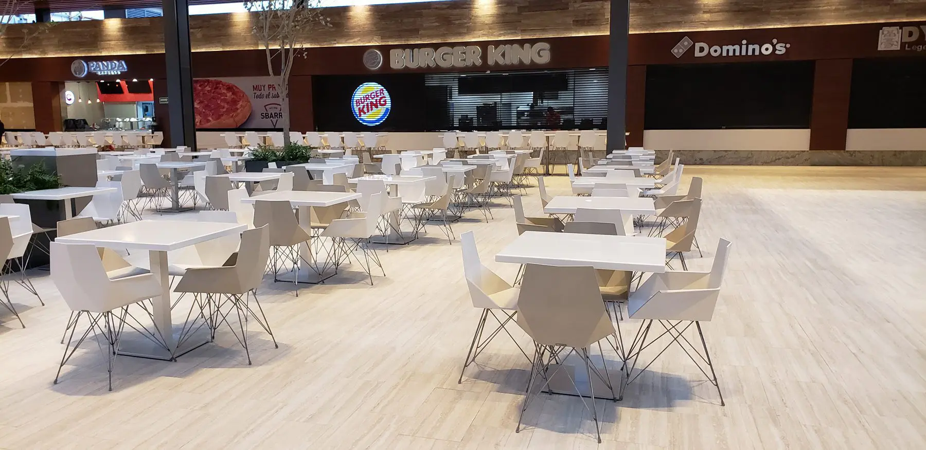 Plaza Satelite Project | Shopping Center Furniture | Vondom
