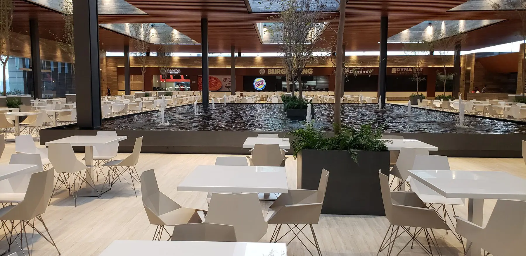 Plaza Satelite Project | Shopping Center Furniture | Vondom
