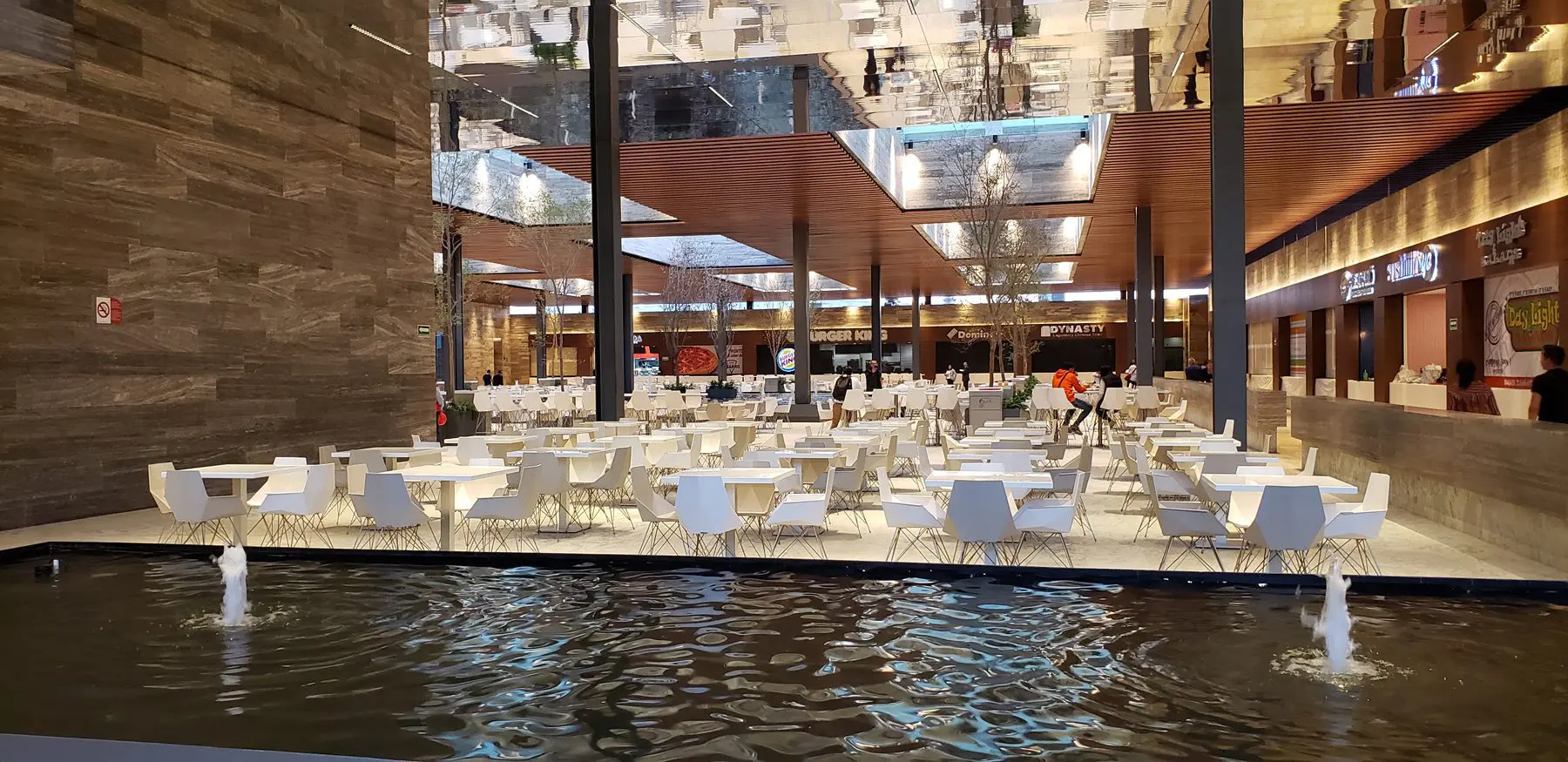 Plaza Satelite Project | Shopping Center Furniture | Vondom