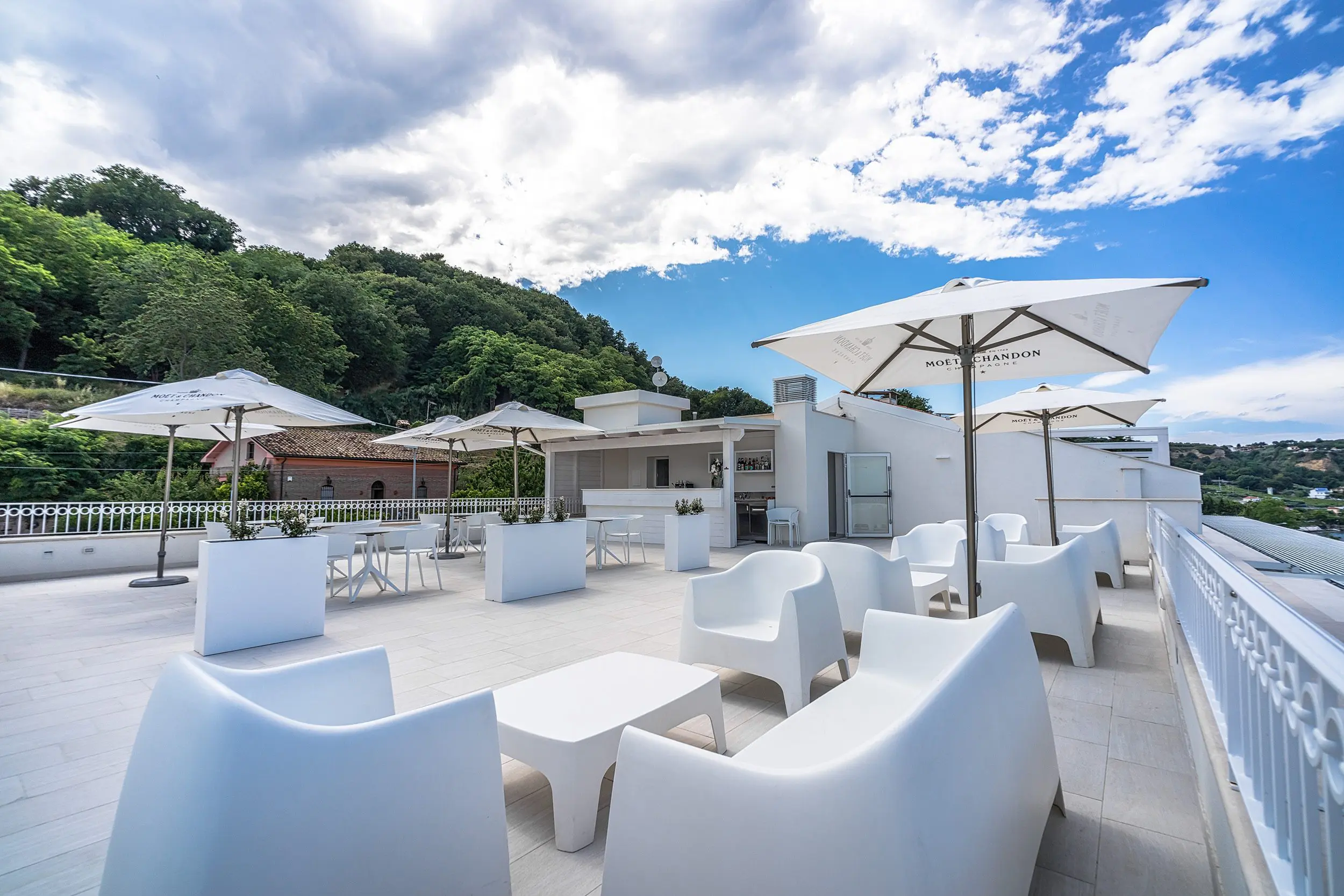 Outdoor elegant furniture Solid sofa and armchairs by Vondom