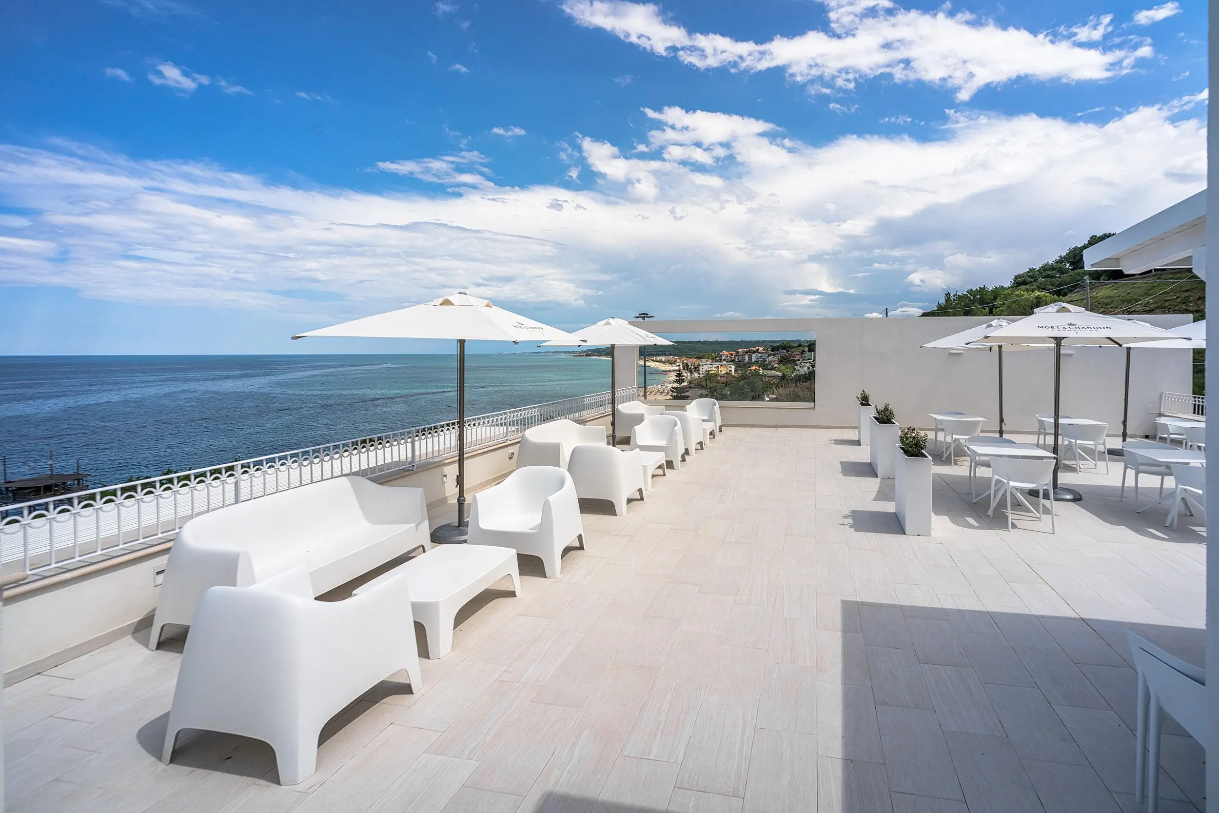 Outdoor elegant furniture Solid sofa and armchairs by Vondom