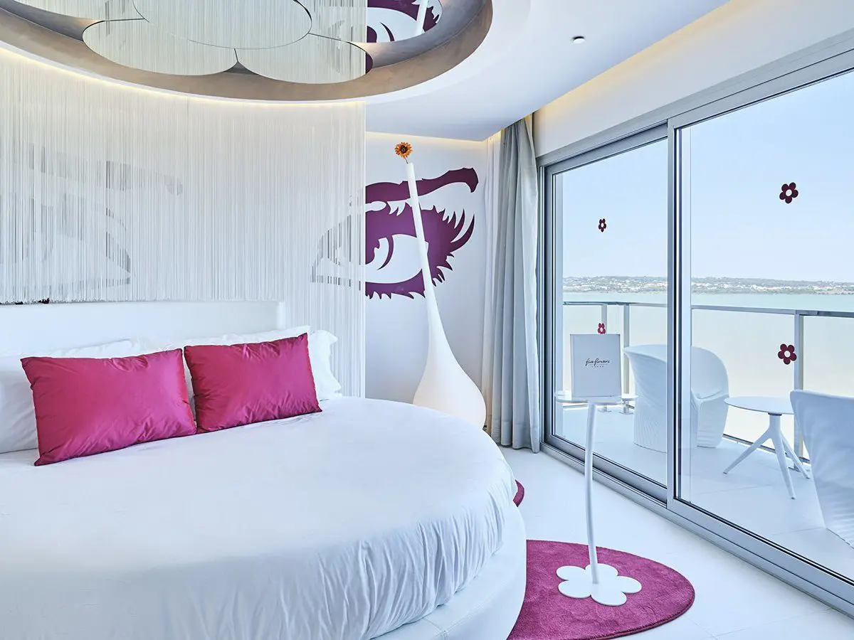 Outdoor hospitality furniture Biophilia armchairs by Vondom