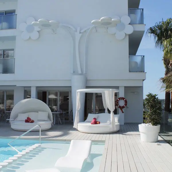 Outdoor hospitality furniture Vela and Ulm daybeds by Vondom