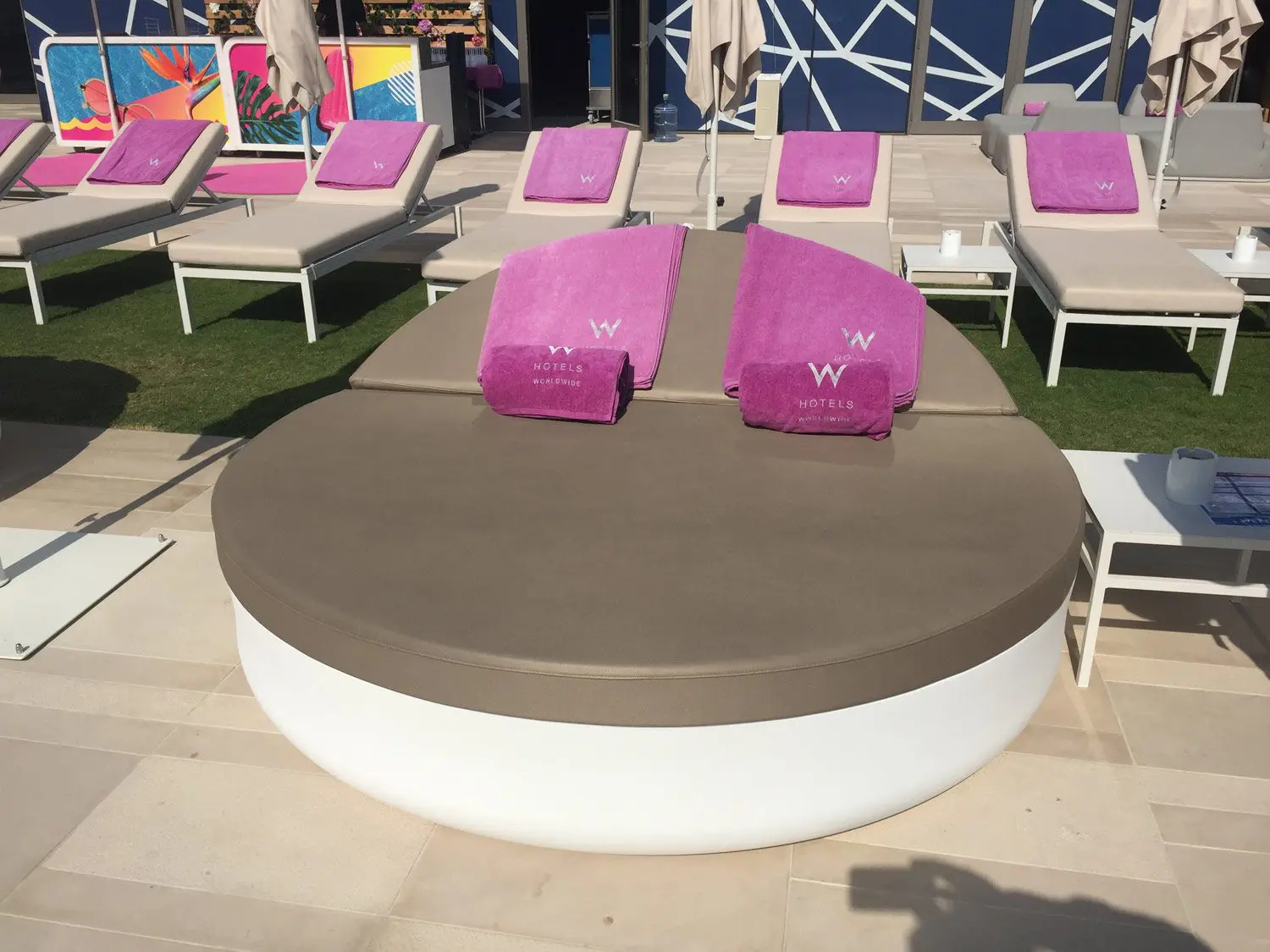 W Hotel Dubai Project | Exterior Furniture | Vondom