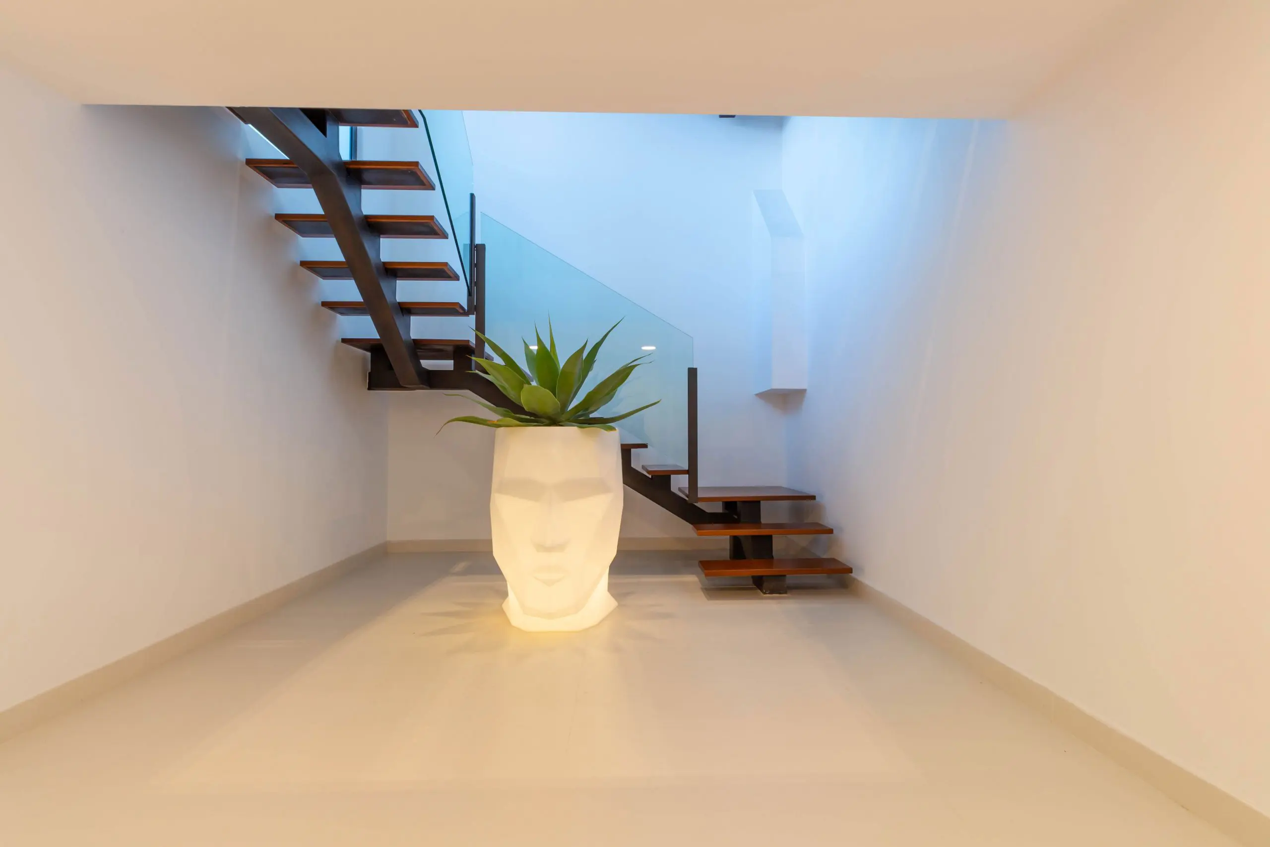 Luxury furniture Adan planter by Vondom