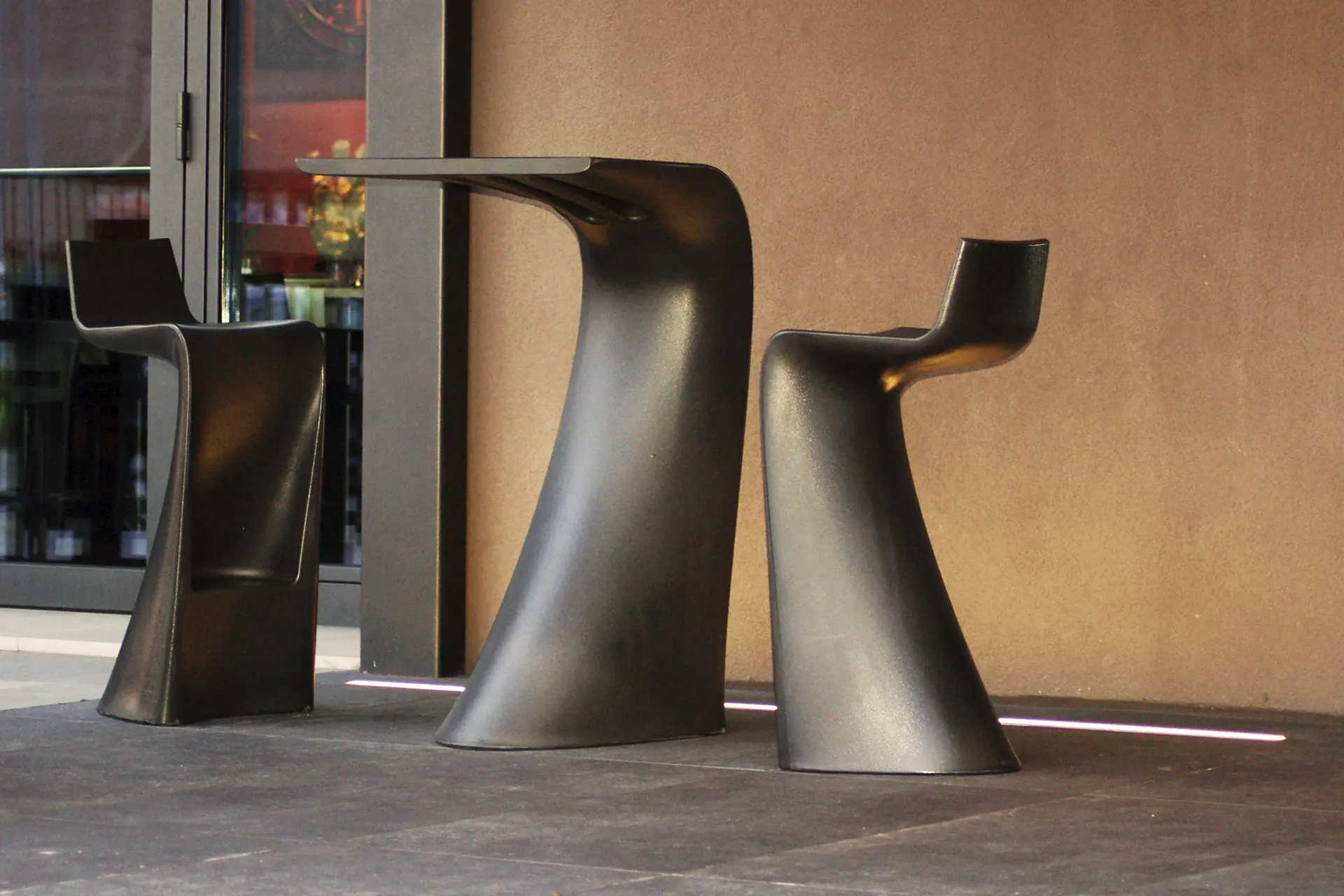 vondom-outdoor-contract-bar-table-stool-wing