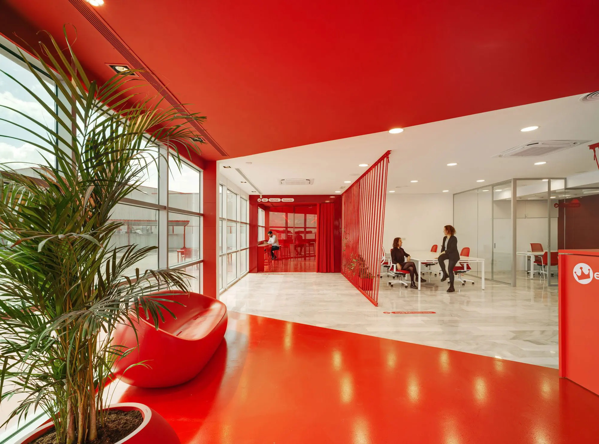 vondom-office-furniture-sofas-macetas-stones-embargos-a-lo-bestia (1)