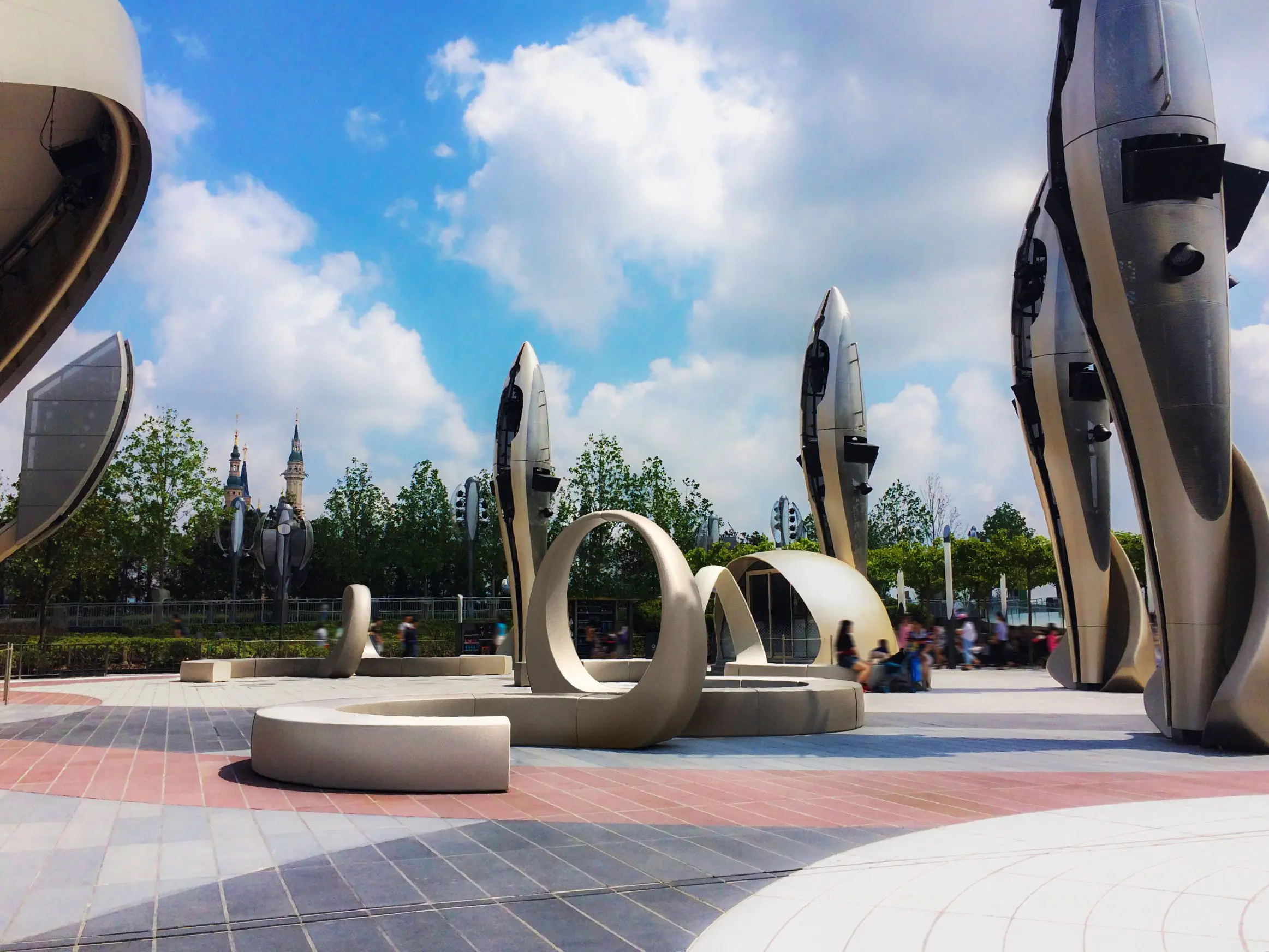 vondom-avant-garde-furniture-shanghai-disneyland (2)