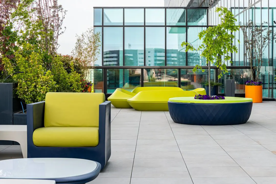 vondom-modern-furniture-ulm-vases-ufo-sii-romania