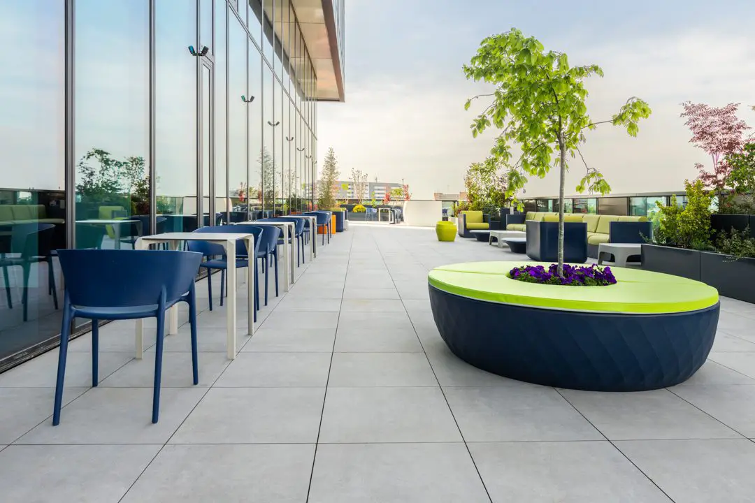 vondom-modern-furniture-bar-fiesta-africa-armchair-mesa-quartz-sii-romania