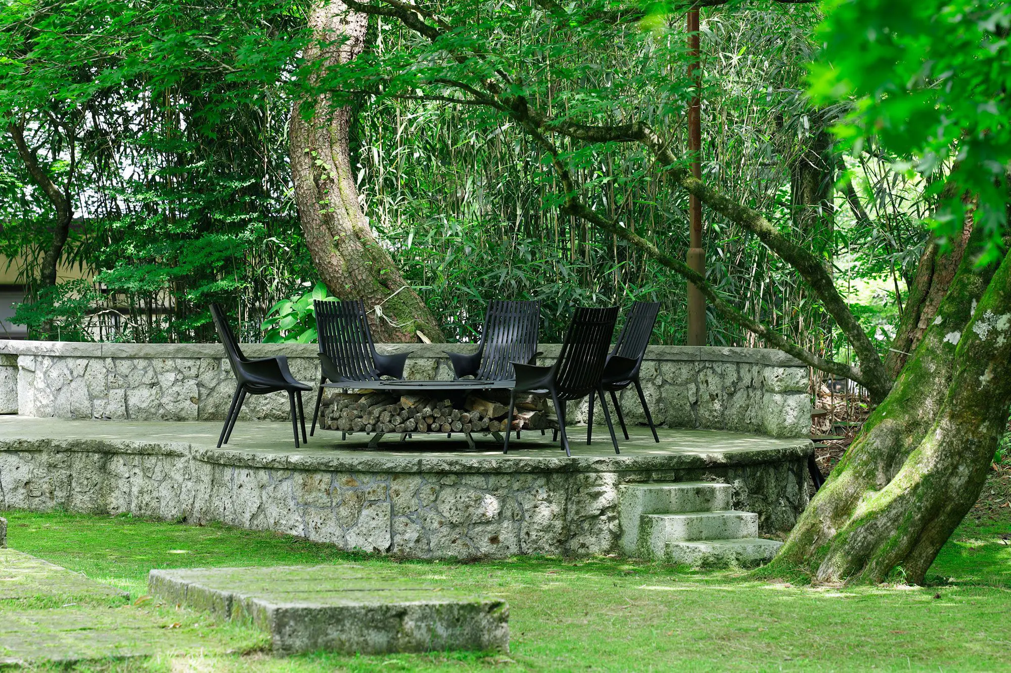 vondom-contract-furniture-armchair-ibiza-eugeni-quitllet-restaurante-Meiji-no-Yakata-5