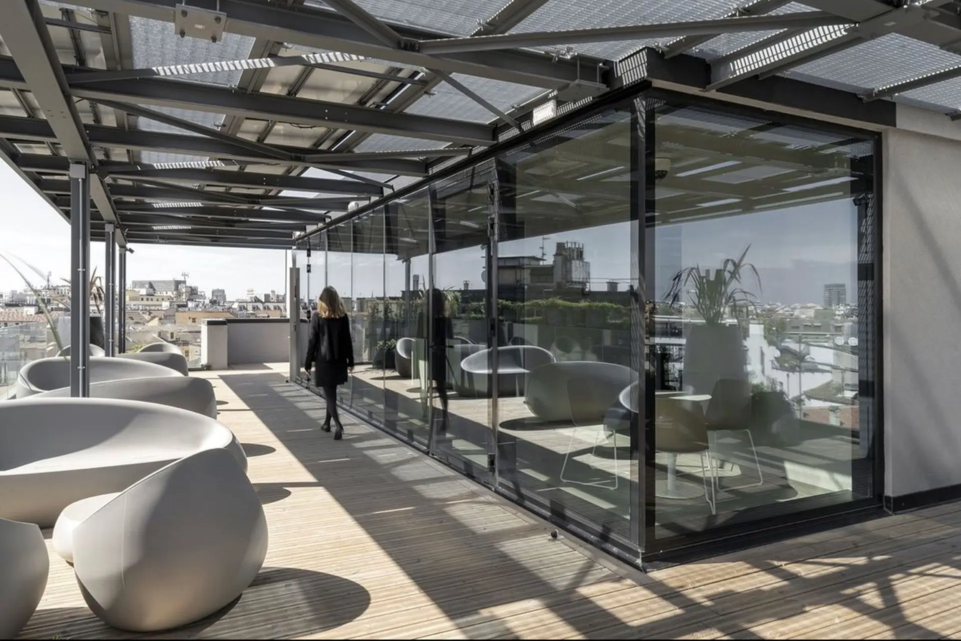 vondom-outdoor-furniture-armchair-sofa-coffee-table-planter-stones