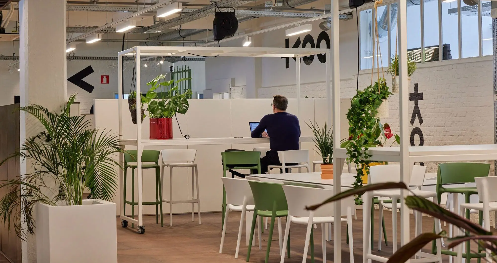 vondom-design-furniture-bar-stool-africa-table-frame-(3.3)