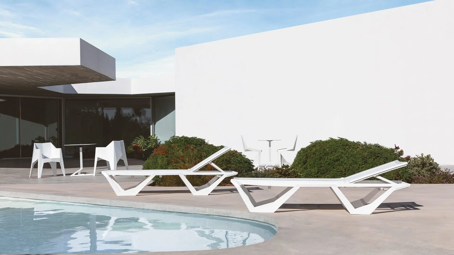 Tumbona de diseño Voxel, diseñada por Karim Rashid para Vondom