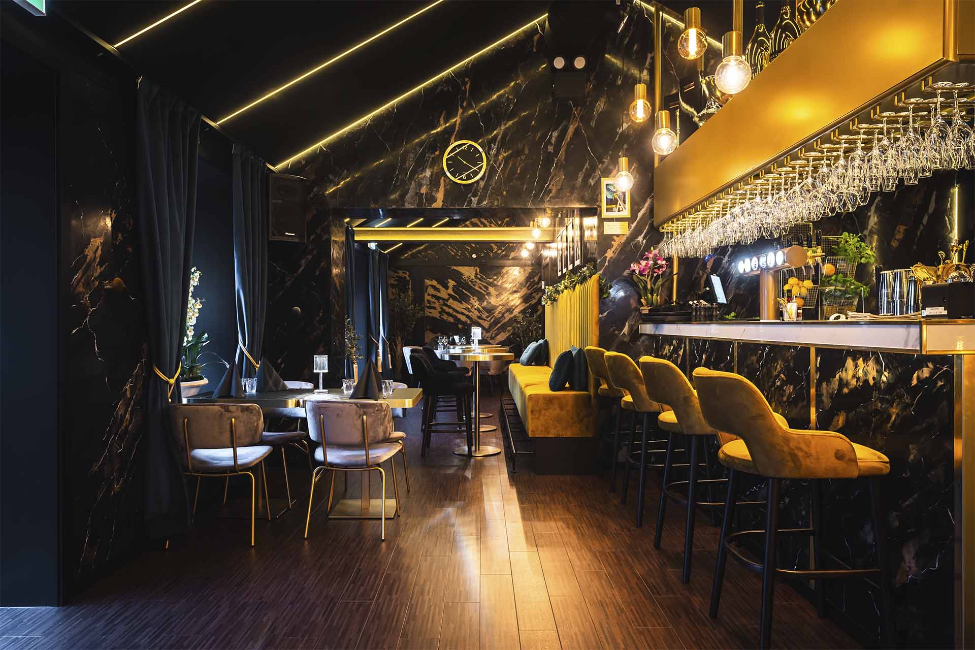 Design table lamp Gatsby for restaurant by Vondom