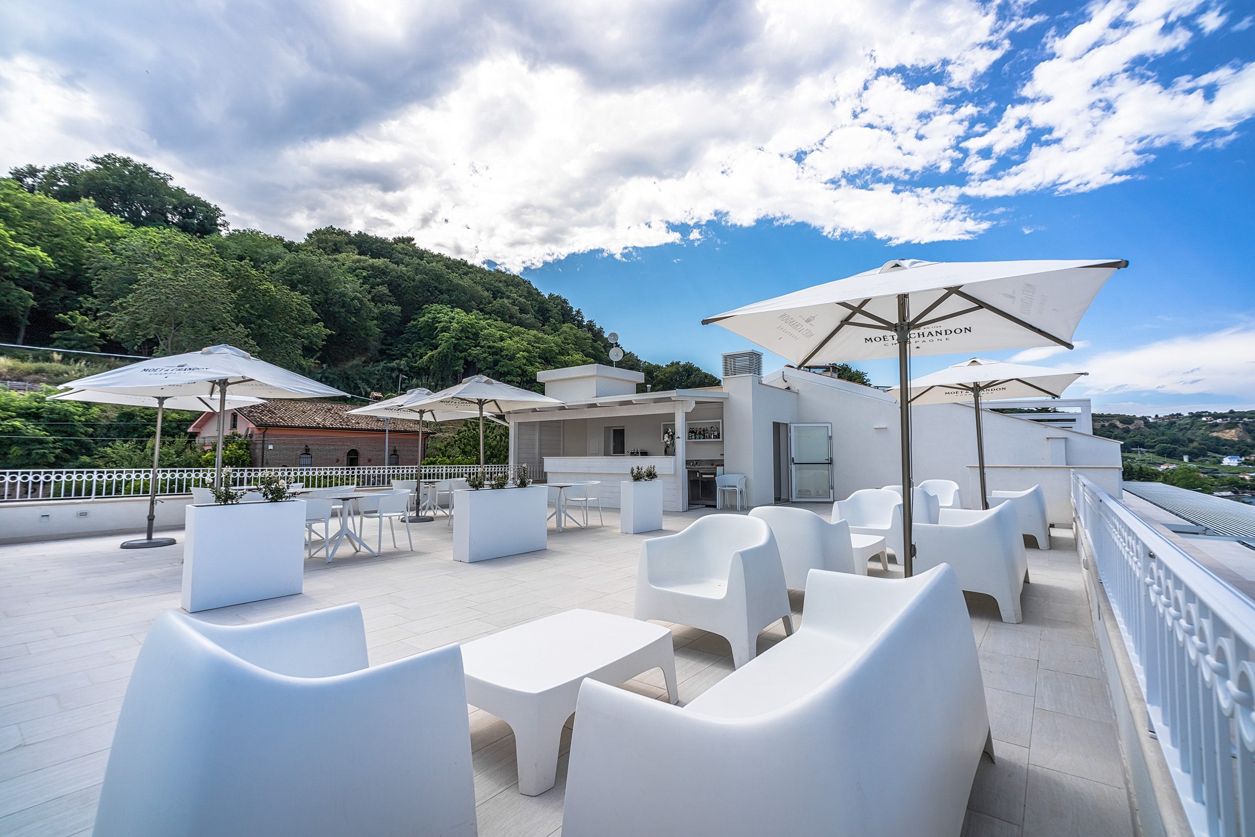 Outdoor elegant furniture Solid sofa and armchairs by Vondom