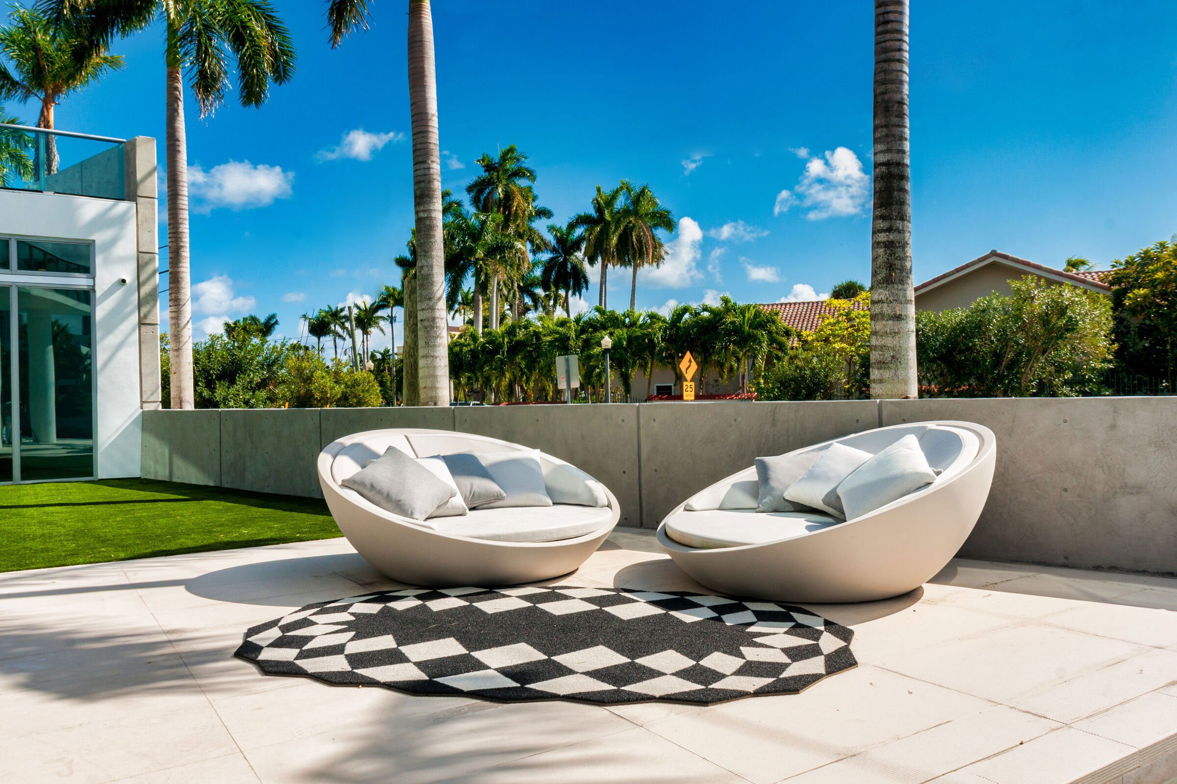 Terrace furniture Ulm daybed by Vondom