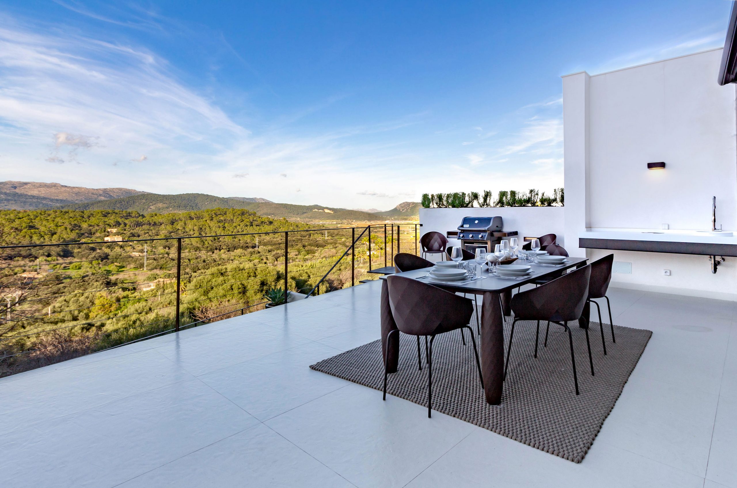 Luxury furniture Vases table and chairs by Vondom