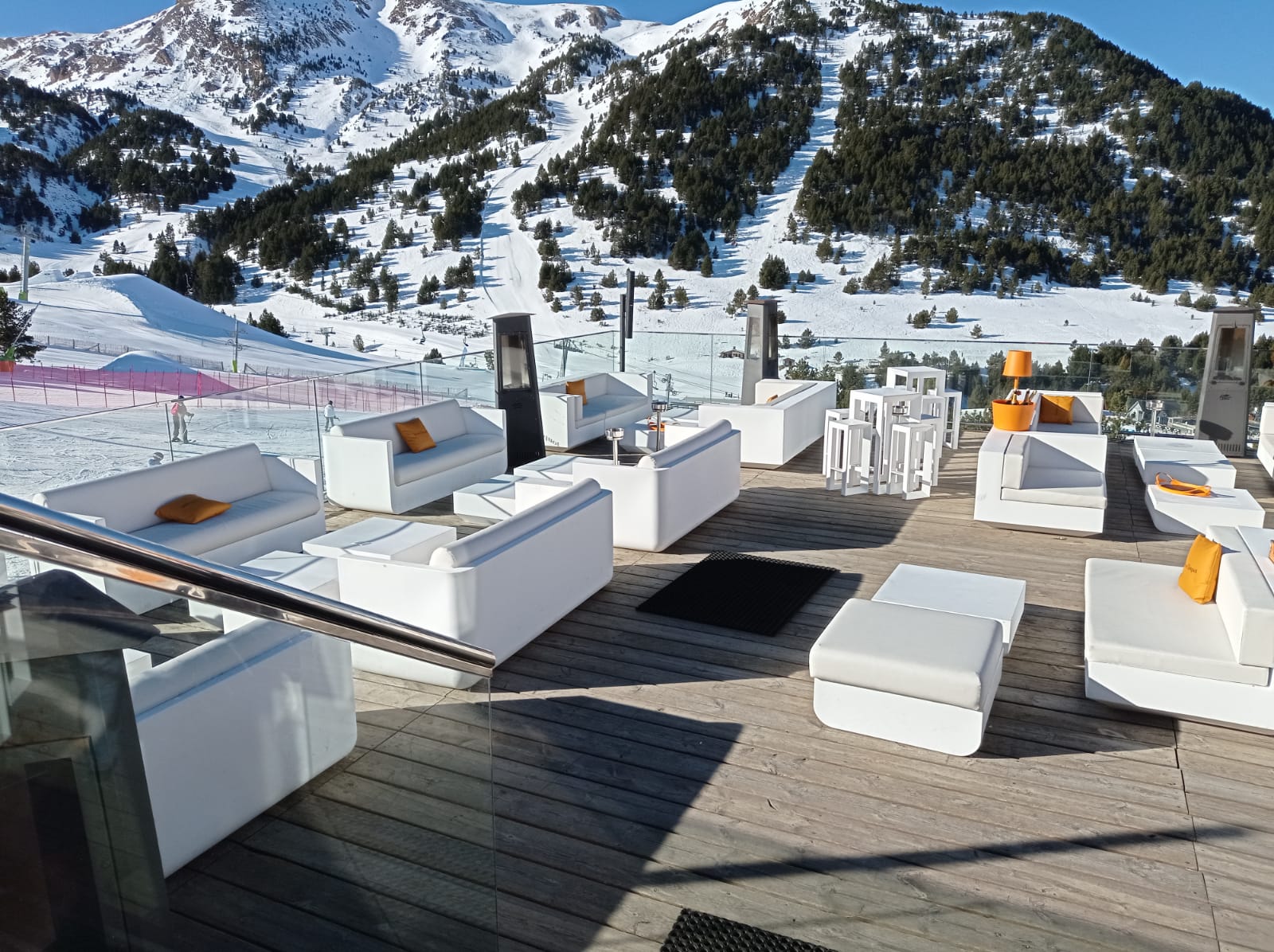 Veuve Clicquot Outdoor terrace Grandvalira
