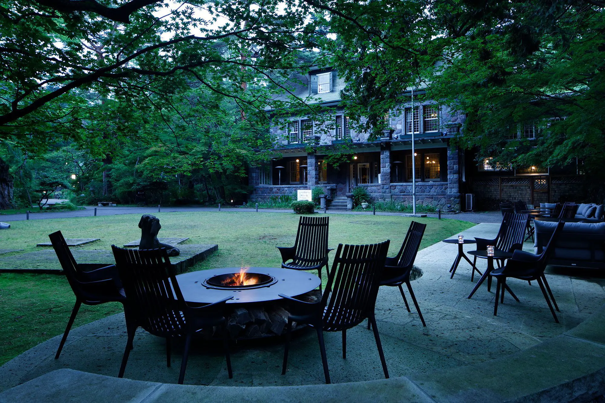 outdoor furniture for restaurants