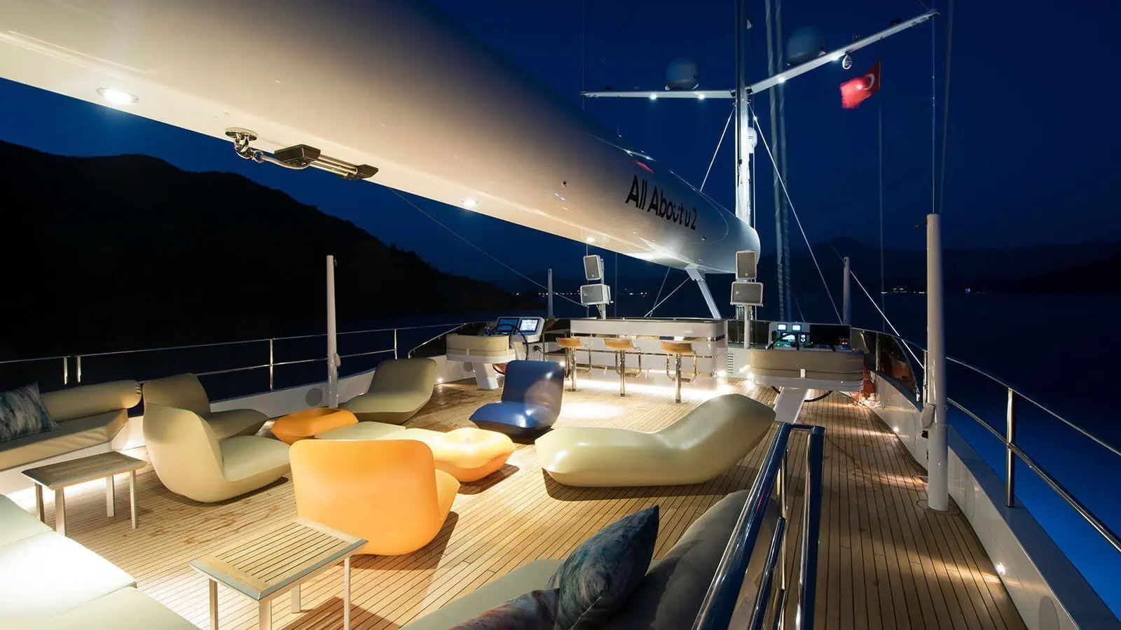 vondom-mobiliario-exterior-para-yates-trumbonas-pillow-stefano-giovannoni-yacht-all-about-U2