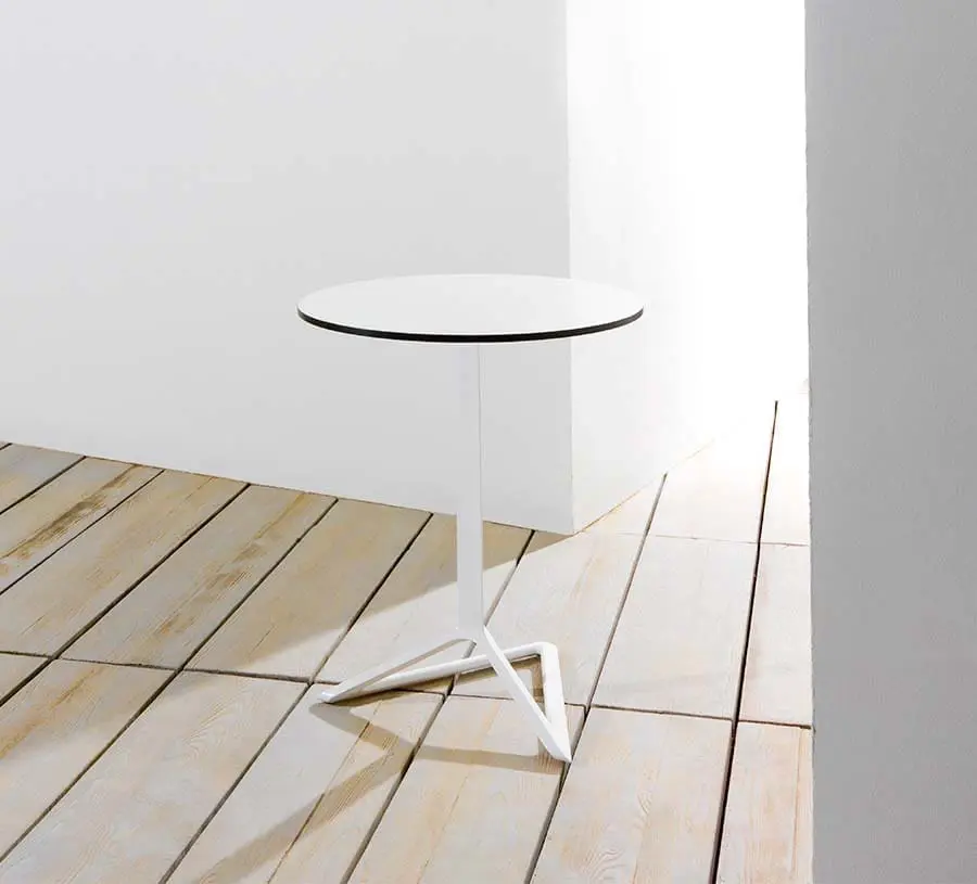 Delta table designed by Jorge Pensi Vondom