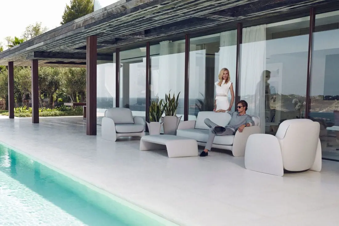 Pezzettina mobiliario de exteior: sofa, sillones, mesa y moceteros Vondom