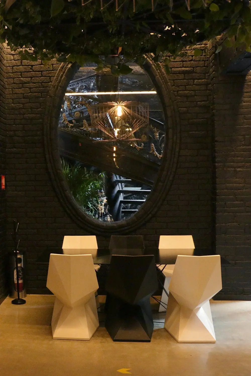 Contract furniture for restaurants Vertex by Vondom