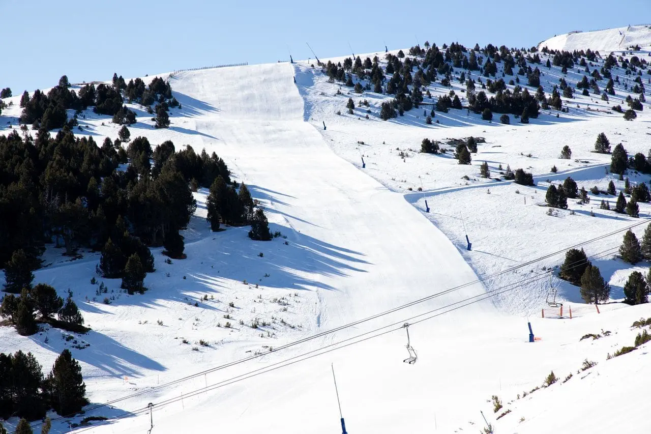 furniture resistant for ski stations image