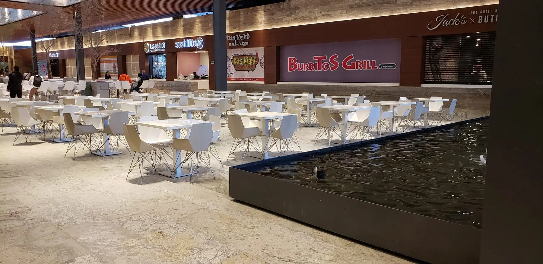 Plaza Satelite Project | Shopping Center Furniture | Vondom
