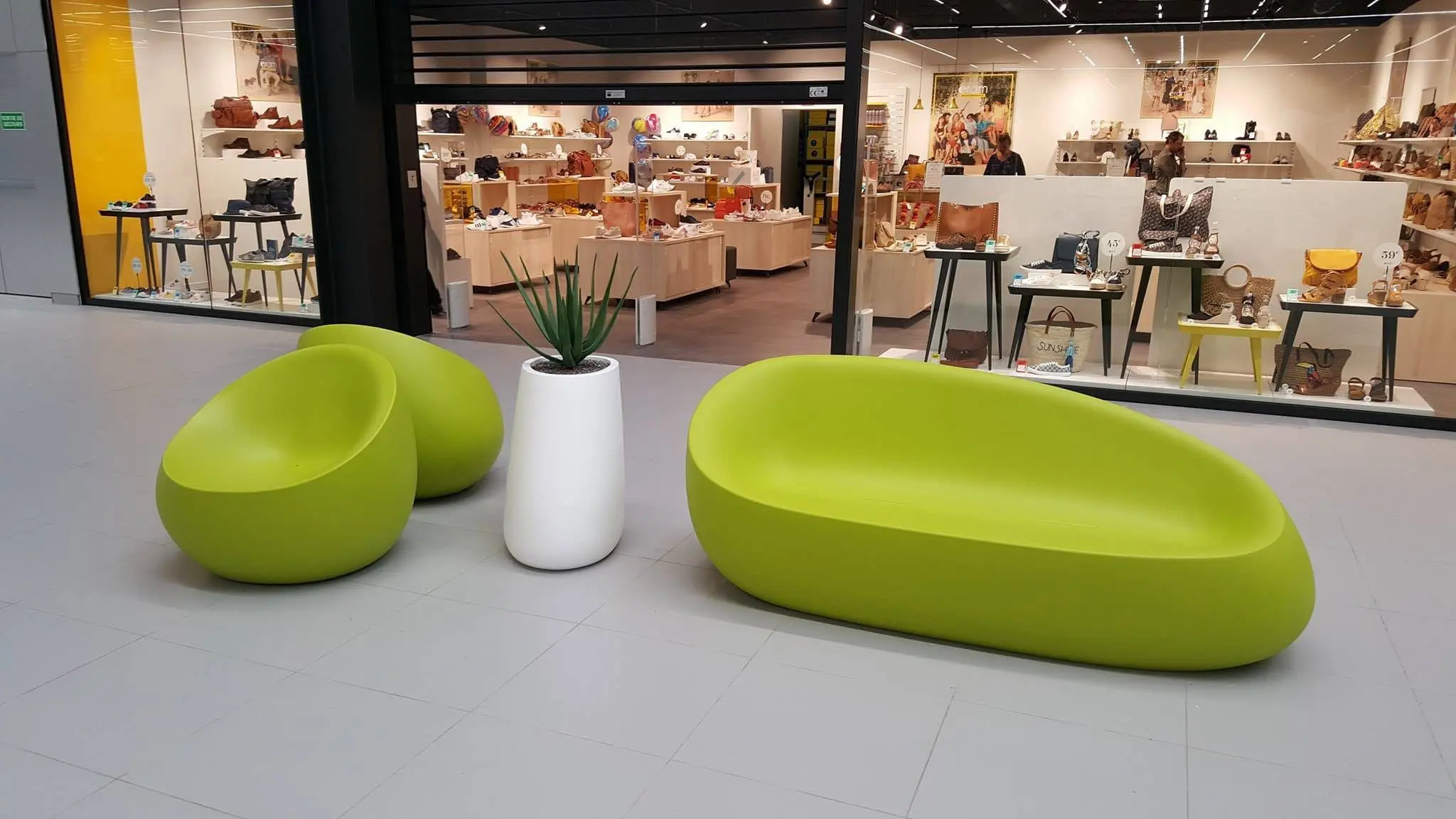 Leclerc Shopping Center | Designer Furniture Set | Vondom