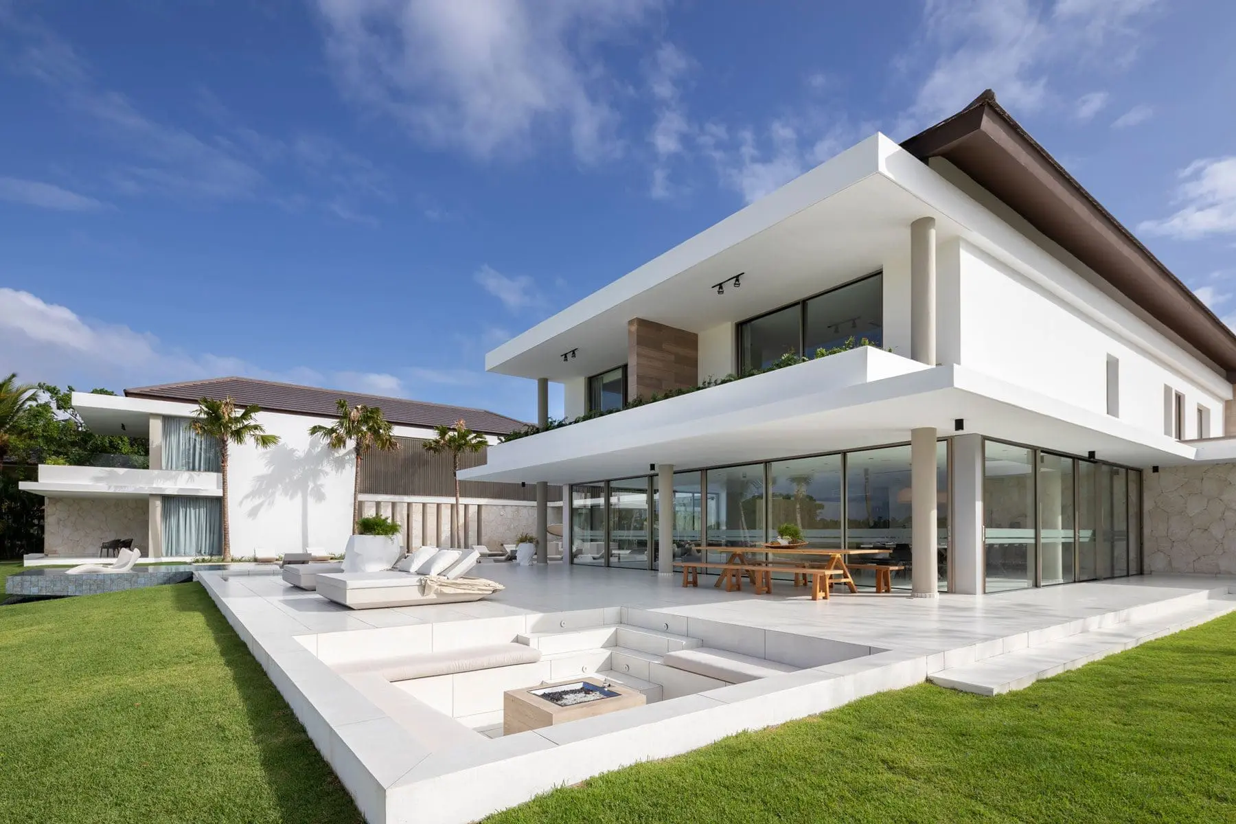 Home furniture Rest Vela daybeds, Surf sun loungers by Vondom