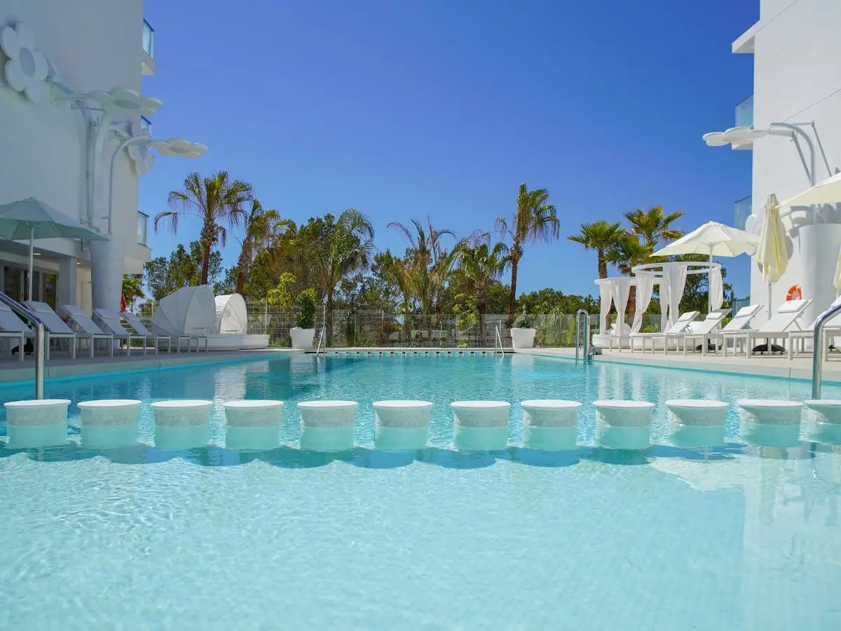 Outdoor hospitality furniture Vela and Ulm daybeds by Vondom