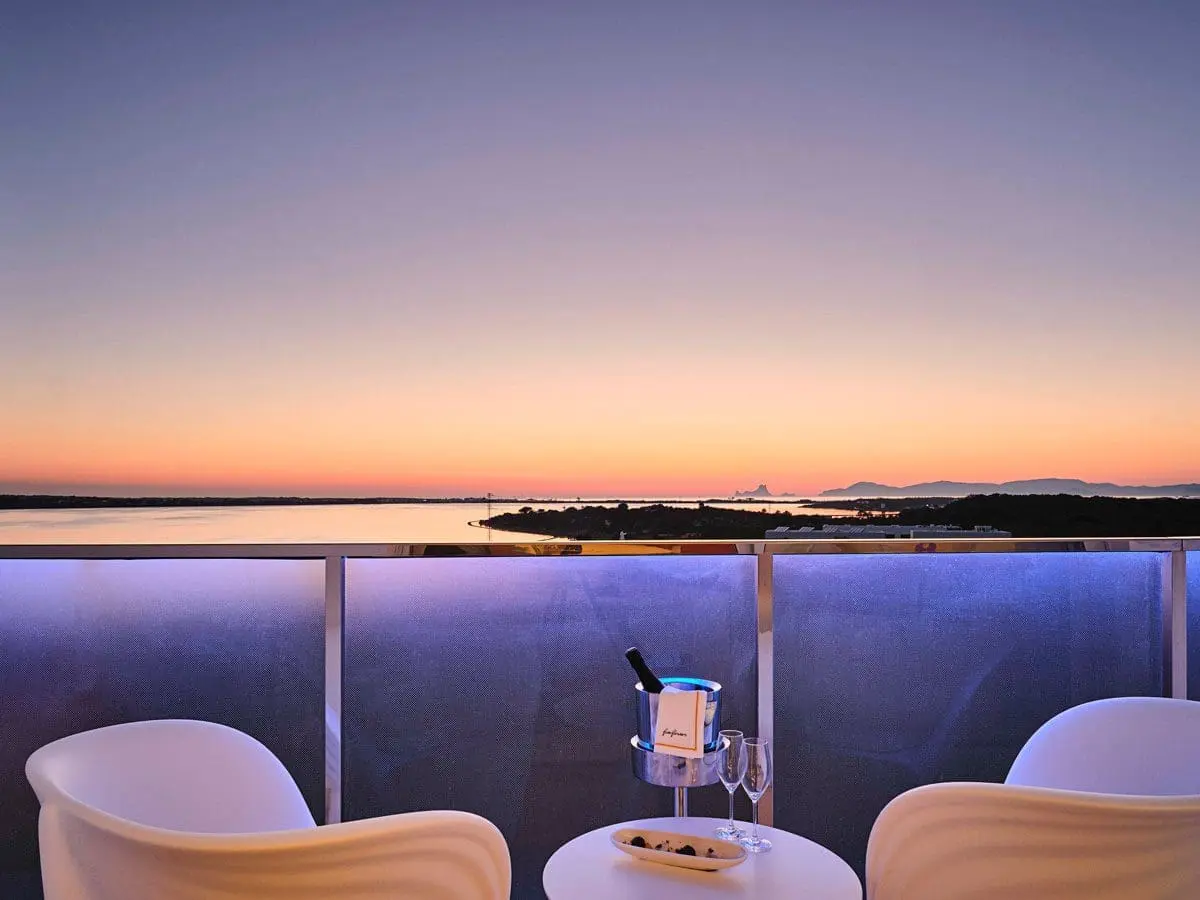 Outdoor hospitality furniture Biophilia armchairs by Vondom