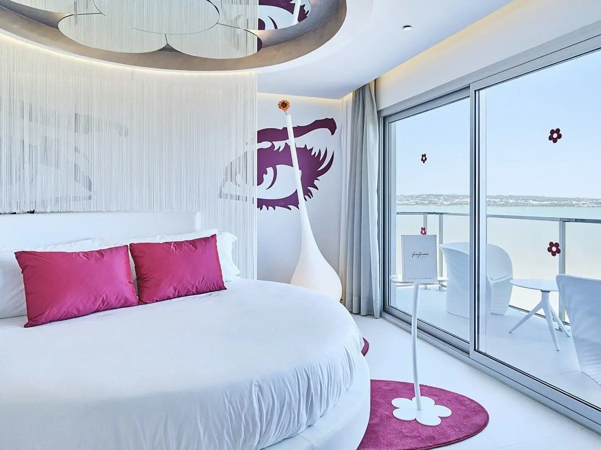 Outdoor hospitality furniture Biophilia armchairs by Vondom