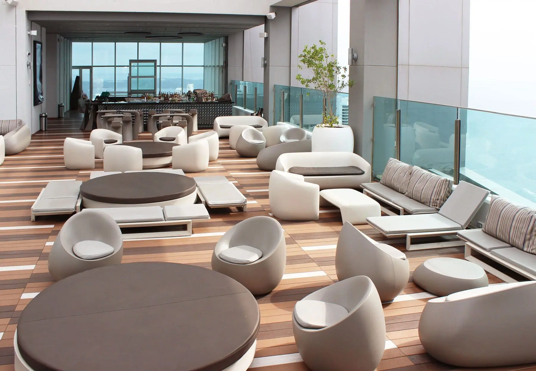 51 Sky Bar Project | Decoración Vanguardista | Vondom