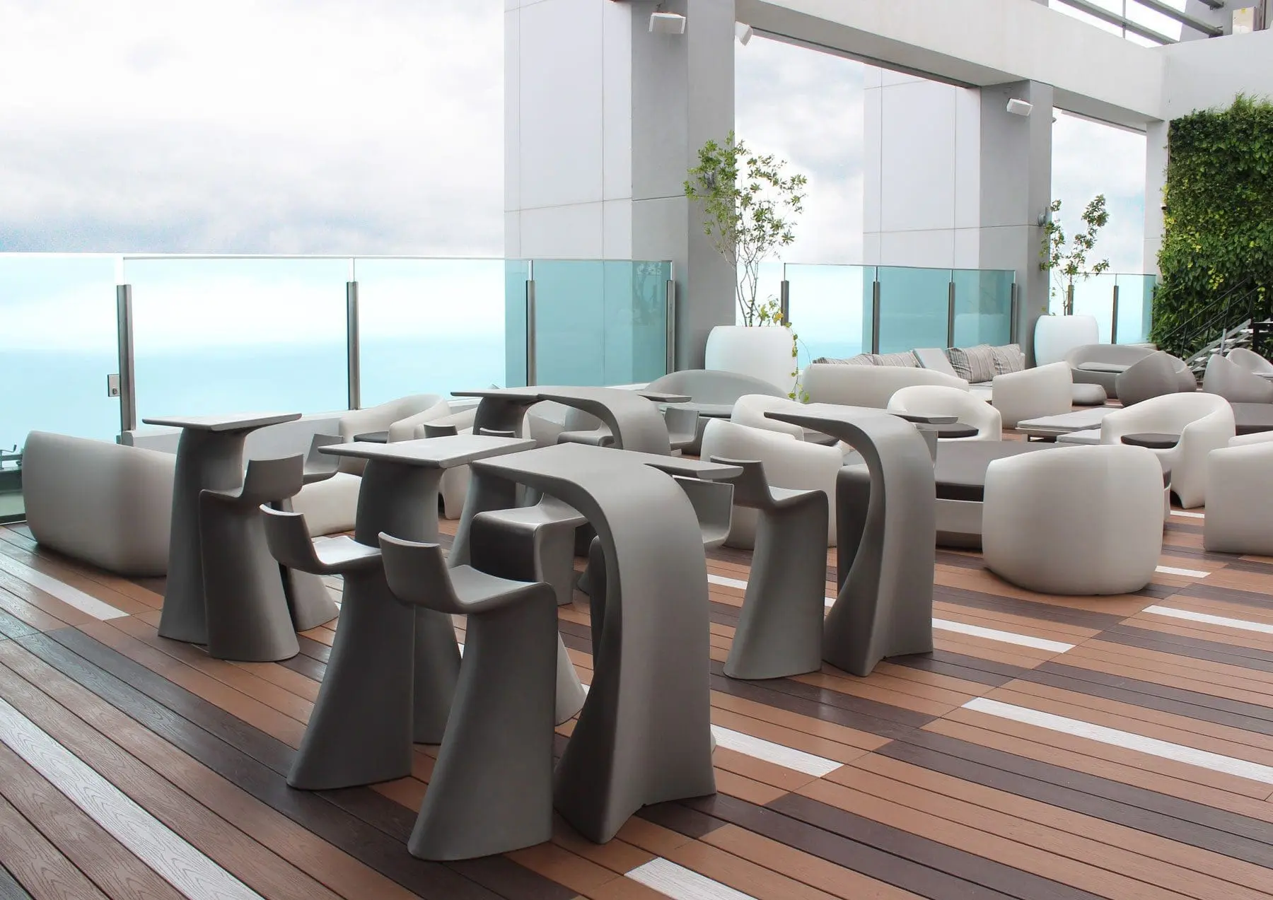 51 Sky Bar Project | Decoración Vanguardista | Vondom