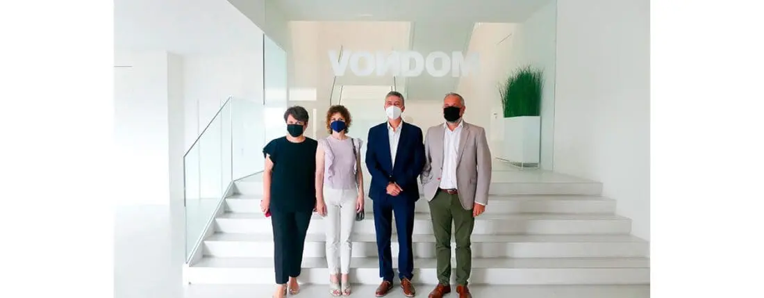 Vondom recibe la visita del Conseller de Economía, Rafael Climent